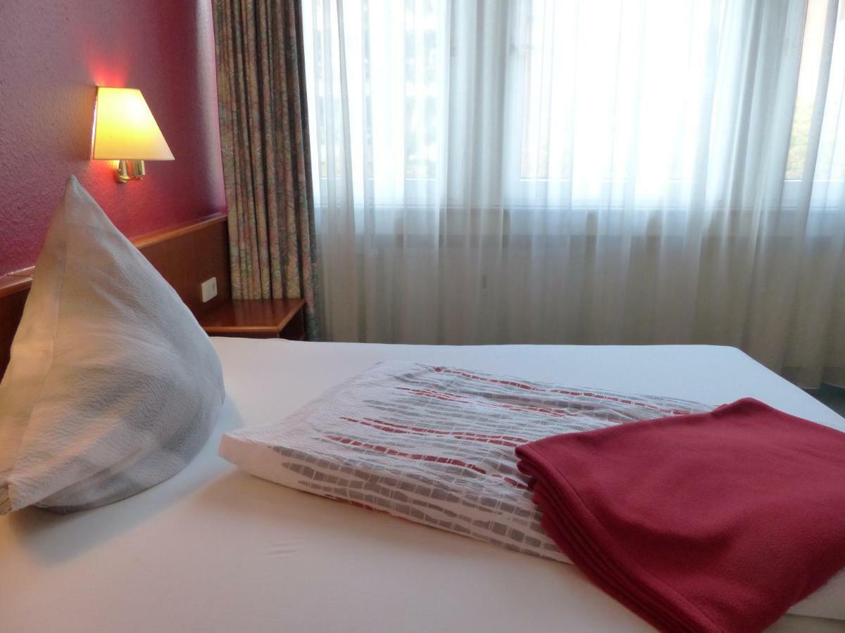 Hotel Am Duesseldorfer Platz Ratingen Zewnętrze zdjęcie